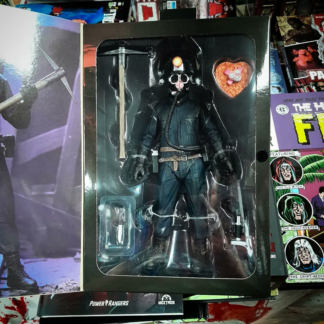 Dos figuras más de <a href="/NECA_TOYS/">NECA</a>🤗

John Carver de la peli #Thanksgiving y el Minero de #MyBloodyValentine

Ambas en versión Ultimate, articuladas y con un montón de accesorios

Disponibles en tienda y web🙃

#lamansiondelterror_lmt #terror #novedades #merchandising #figurasdeaccion