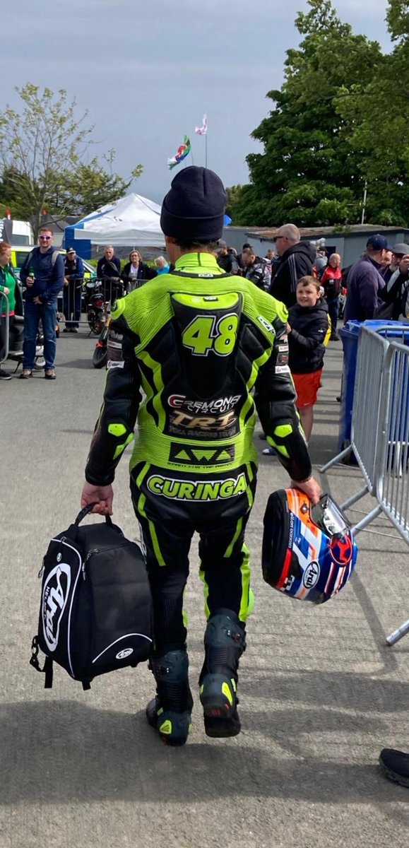 beautiful helmet, beautiful suit....which unfortunately were stolen from me when I returned to Italy..... along with all the clothing.... let's hope to find these things that I'm fond of ☹️🤞
