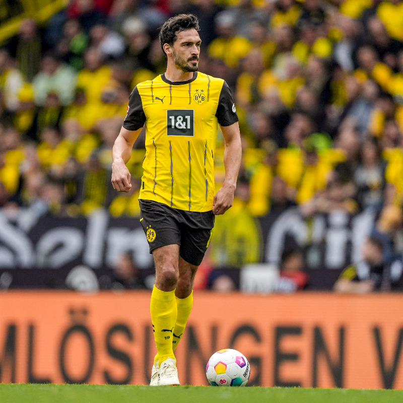 BVB's tweet photo. ℹ️ Die Wege von Borussia Dortmund und Innenverteidiger Mats #Hummels werden sich nach insgesamt mehr als 13 Jahren der erfolgreichen Zusammenarbeit trennen.

➡️ https://t.co/7ujS8idtWa