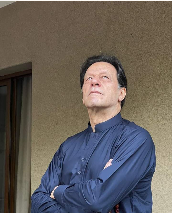 InsafPK's tweet photo. ہمارے فوجی اور پولیس ملازم روز شہید ہورہے ہیں،آئی ایس آئی کا کام ہمیں تحفظ دینا ہے،لیکن اُسے پی ٹی آئی کو ختم ہونے پر لگایا گیا ہے، عمران خان https://t.co/30WSvVbptf