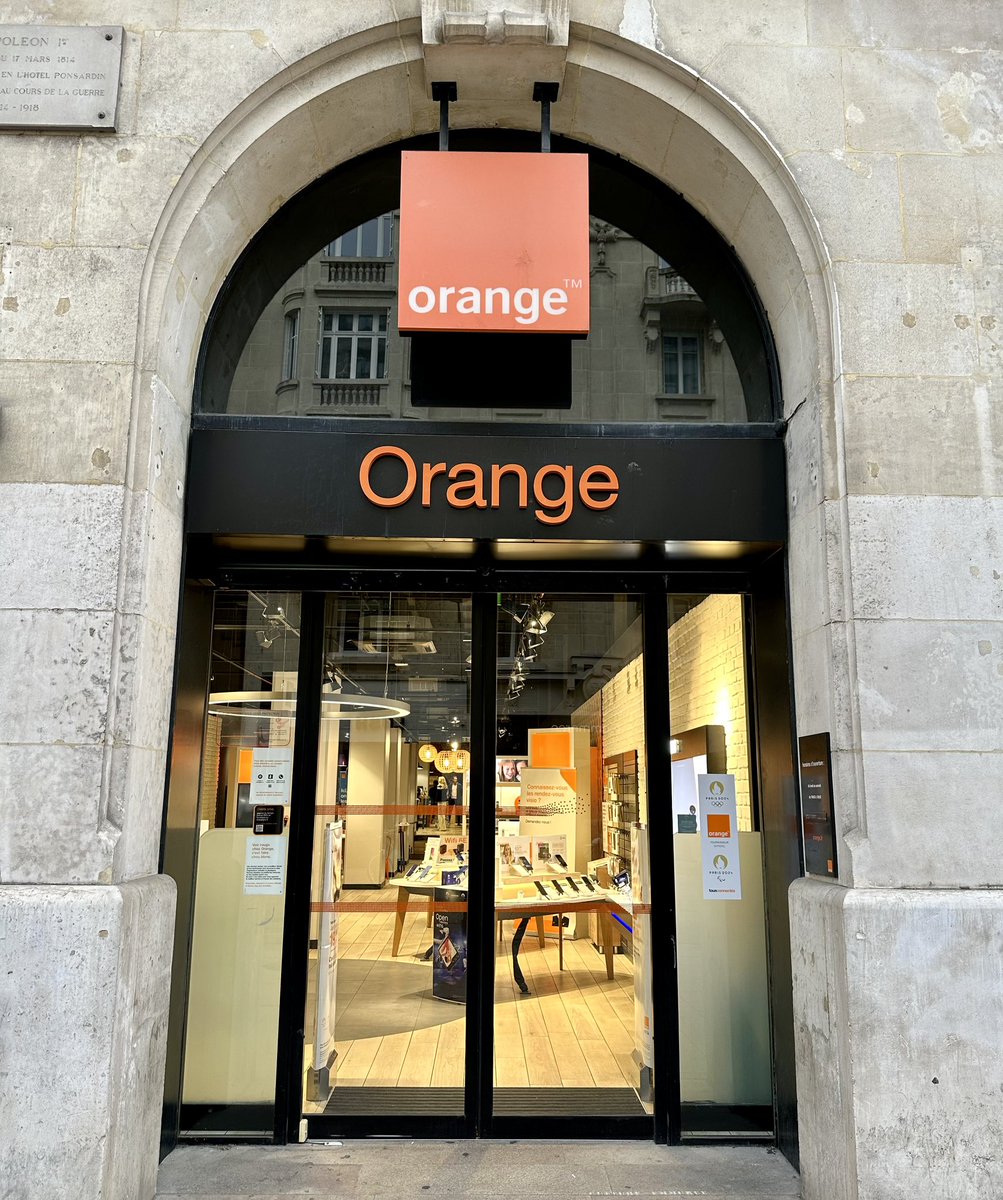 🟧 <a href="/orange/">Orange</a> - <a href="/Paris2024/">Paris 2024</a> 🟧
Soirée de rencontre et d’échange avec <a href="/P_Candeloro/">Philippe Candeloro</a> 🥉🥉⛸
Beaucoup de monde à l’#OrangeStore de #Reims pour cet événement !
Merci et bravo <a href="/AnnickBouillard/">Annick Bouillard</a> <a href="/FantaTall/">Fanta Tall</a> <a href="/gregorymassenat/">Grégory Massénat</a> <a href="/EmmanuelLagler/">Emmanuel Lagler</a> <a href="/Thibaut_Dumont/">Thibaut Dumont</a> 👏🏼
<a href="/Pat_Lecocq/">Patricia Lecocq</a> <a href="/NeiterV/">Viviane NEITER</a> <a href="/Poizotte/">Isabelle Poizot</a> 😉