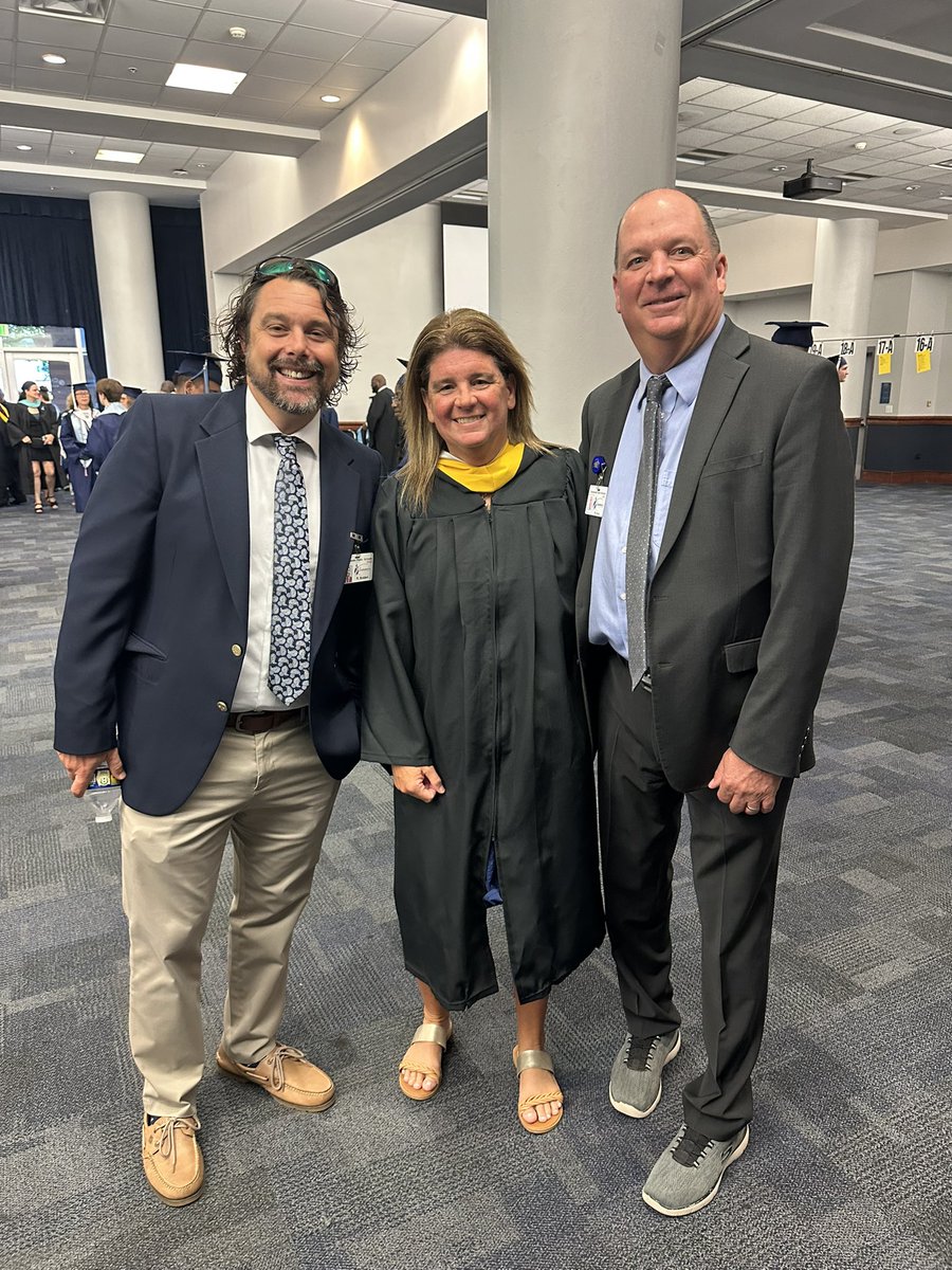 debbieirvingfry's tweet image. Ending the year with two of my favorites! Today I heard “there’s Mickey’s sister” quite a few times! #IrvingsStickTogether @CpschoolsIrving @cps_pe