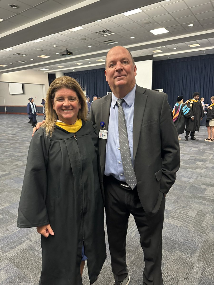 debbieirvingfry's tweet image. Ending the year with two of my favorites! Today I heard “there’s Mickey’s sister” quite a few times! #IrvingsStickTogether @CpschoolsIrving @cps_pe