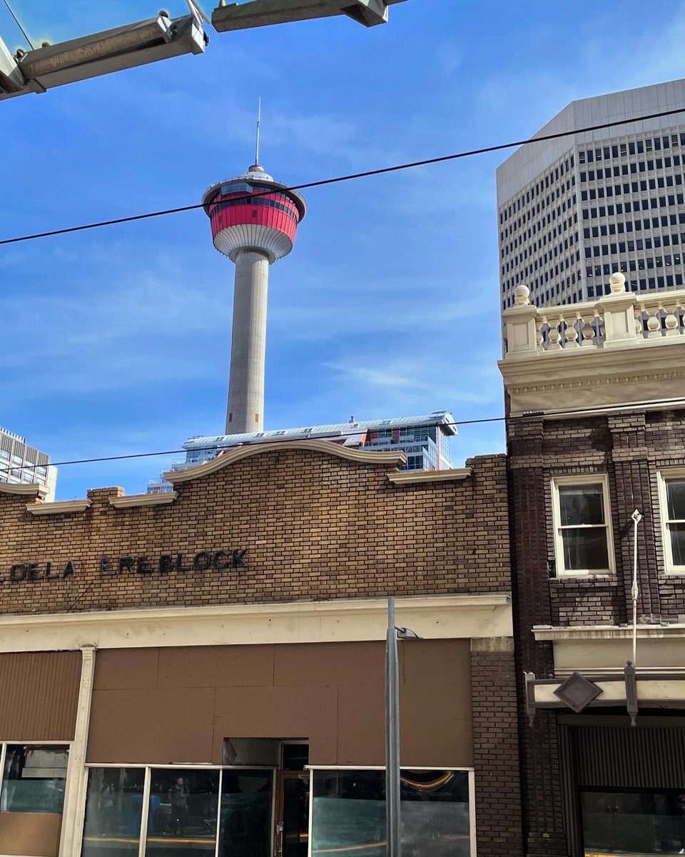 downtowncalgary's tweet image. Did you know if you look up at 1st Street West Station, not only do you get a good view of the Calgary Tower, there are words engraved on the glass panels above. Creating some interesting wordplay!

#downtowncalgary #exploredowntownyyc