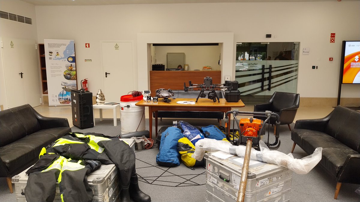 THAWIMPACT's tweet photo. ⛵️"Returned from the Cold: First Portuguese Scientific Sailing Expedition to the Antarctic Peninsula" session reunited #COASTANTAR scientists!🧪During the event, they shared their achievements and experiences during the expedition and showcased the instruments and equipment used. https://t.co/8TWsreNTBl