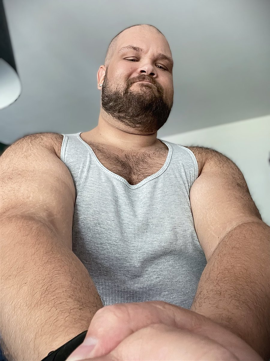 sam_9r's tweet photo. Feeling beefy af - and this is before workout 😌💪 https://t.co/0GOQTE2RlH
