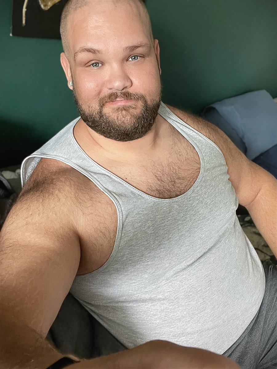 sam_9r's tweet photo. Feeling beefy af - and this is before workout 😌💪 https://t.co/0GOQTE2RlH