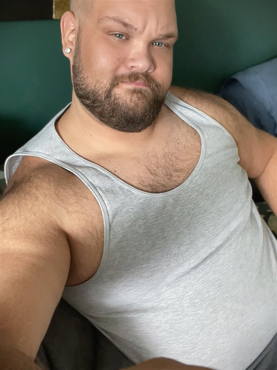 sam_9r's tweet photo. Feeling beefy af - and this is before workout 😌💪 https://t.co/0GOQTE2RlH