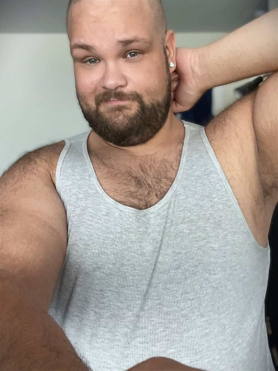 sam_9r's tweet photo. Feeling beefy af - and this is before workout 😌💪 https://t.co/0GOQTE2RlH
