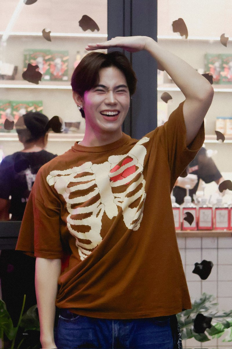 CHOMPUTRIPLES's tweet image. 240614 | วิ่งมาหาทันแฮะ ;////; 

#ohmsarit
#SiamPridePartyxQwinLabel 
#OhmPRIMETIME #PRIMETIMEth