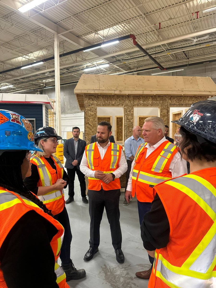 Under the leadership of <a href="/fordnation/">Doug Ford</a> we’re working hand-in-hand with strong labour leaders like

🤝<a href="/UBCBuilt_CRC/">Carpenters' Regional Council</a> 
🤝<a href="/the_ccat/">The College of Carpenters & Allied Trades</a> 

through our Skills Development Fund to help over 1K people in Vaughan upskill &amp; train for in-demand jobs in ON’s robust construction sector

1/2