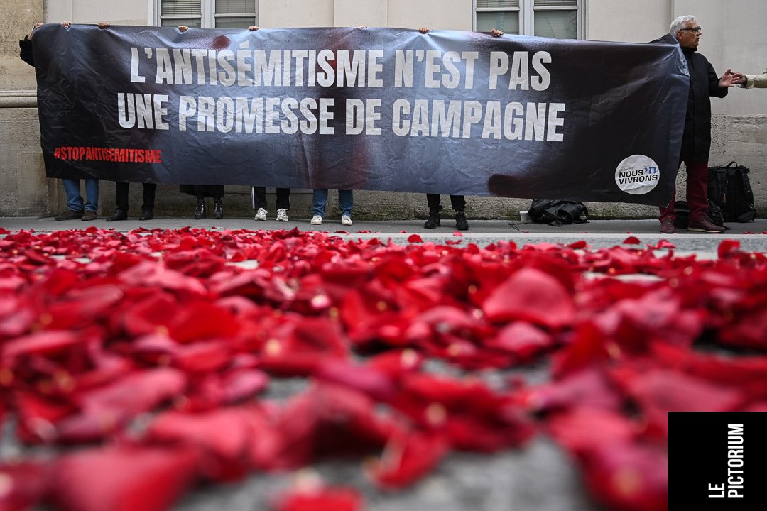 Julien mattia (@julien_mattia) on Twitter photo Action du collectif Nous Vivrons devant la Maison de la Chimie pour dénoncer la participation de la LFI au nouveau Front Populaire.
📸 <a href="/PictoriumAgency/">Le Pictorium Agency</a>
#frontpopulaire #antisemitisme #rose #ps Action du collectif Nous Vivrons devant la Maison de la Chimie pour dénoncer la participation de la LFI au nouveau Front Populaire.
📸 <a href="/PictoriumAgency/">Le Pictorium Agency</a>
#frontpopulaire #antisemitisme #rose #ps