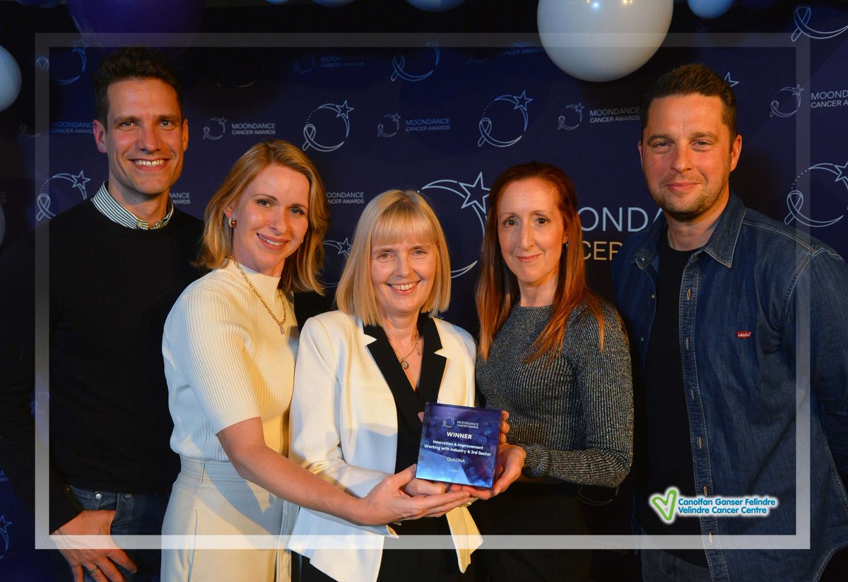 🌟 Llongyfarchiadau mawr to everyone involved in the QuicDNA study who took home a <a href="/MoondanceCancer/">Moondance Cancer Initiative</a> Award last night!

🧬 QuicDNA is a pioneering study which aims to transform the way lung cancer is diagnosed in Wales.

🔗 velindre.nhs.wales/news/latest-ne…