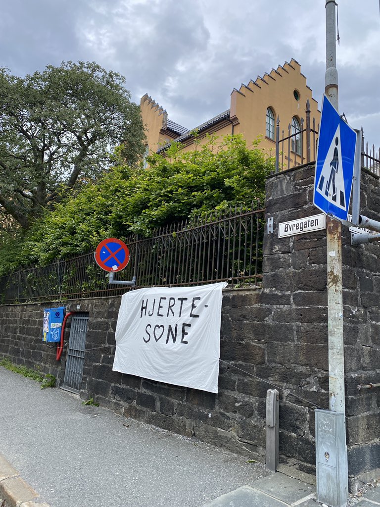 På tide å ta byen tilbake fra privatbilen! 

Ja til bilfri Øvregaten og trygge skoleveier for barm og unge. 
#hjertesone #øvregaten #levendeby
<a href="/BergenSV/">Bergen SV</a> <a href="/VestlandSV/">Vestland SV</a>
