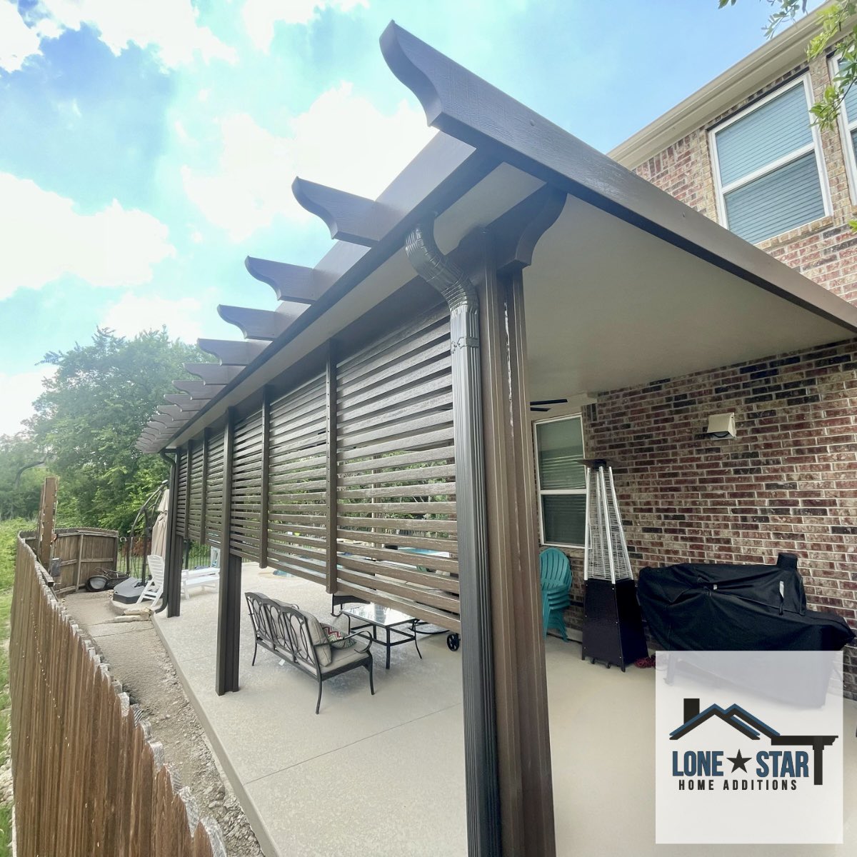 LSHomeAdditions's tweet image. Check out this sleek aluminum patio cover and privacy wall in San Antonio, Texas! Built to last with durability and style. Say goodbye to dry rot and cracks with aluminum! #SanAntonioDesign #PrivacyWallGoals 🏡

lonestarhomeadditions.com
210-986-0628
