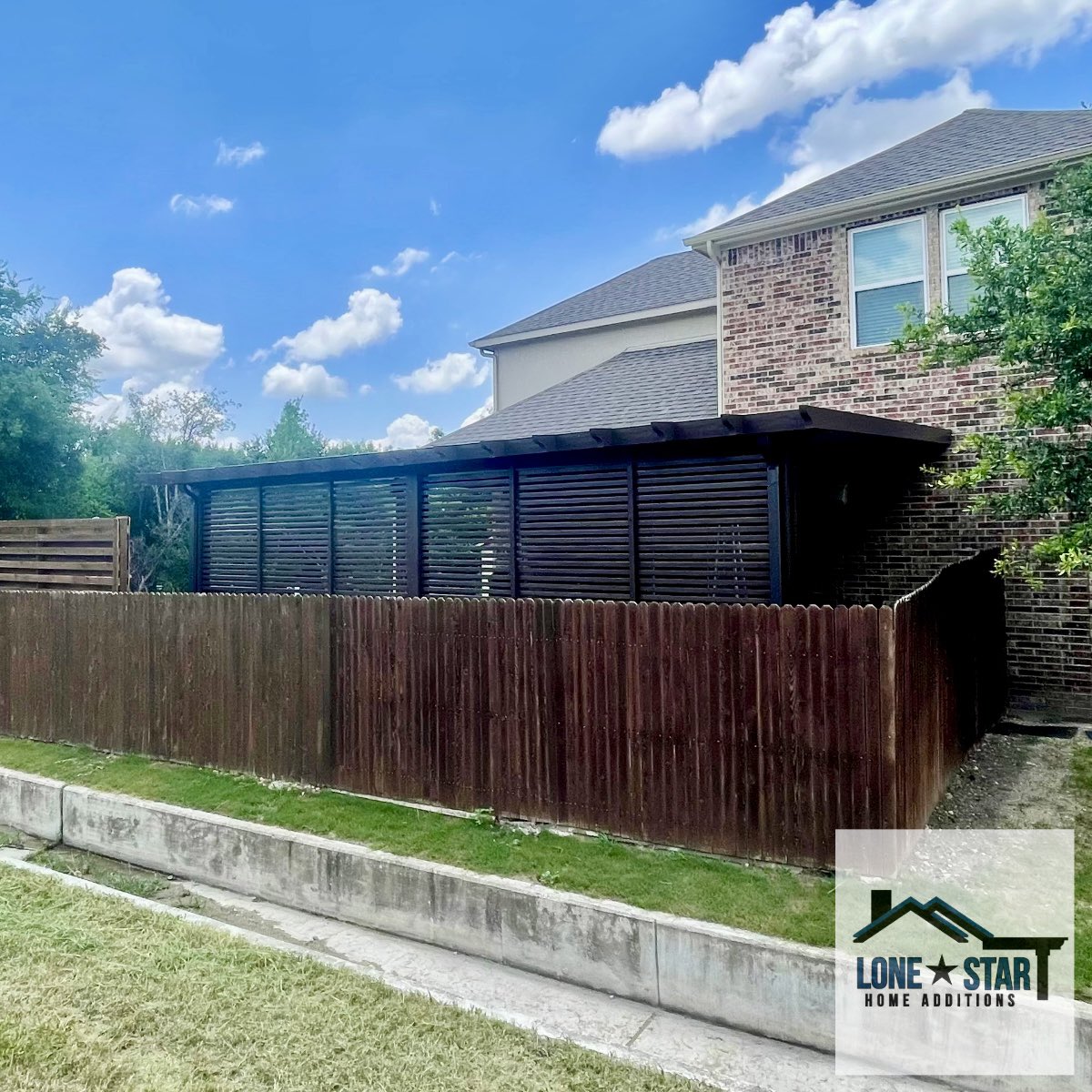 LSHomeAdditions's tweet image. Check out this sleek aluminum patio cover and privacy wall in San Antonio, Texas! Built to last with durability and style. Say goodbye to dry rot and cracks with aluminum! #SanAntonioDesign #PrivacyWallGoals 🏡

lonestarhomeadditions.com
210-986-0628