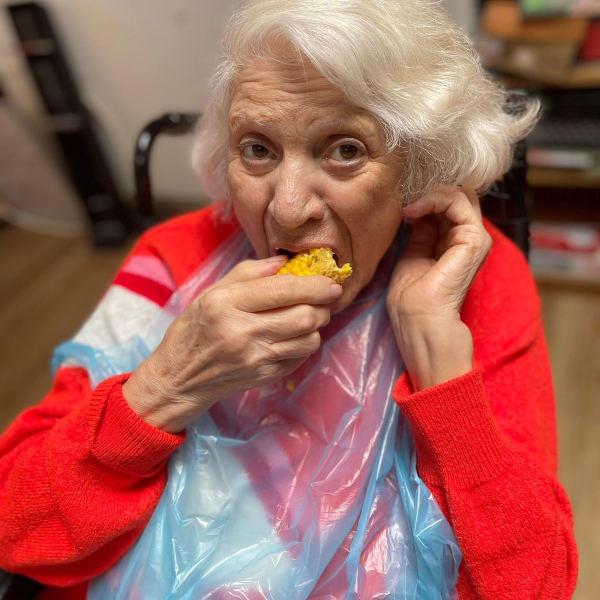 TrinityNursing_'s tweet photo. On Tuesday, it was #NationalCornOnTheCobDay! 🌽

In light of this, our residents enjoyed some delicious, buttery sweetcorn. 

Do you like corn on the cob?

#TrinityCourtNursingHome #CareUK #CornOnTheCob https://t.co/AB2jVTwuNg
