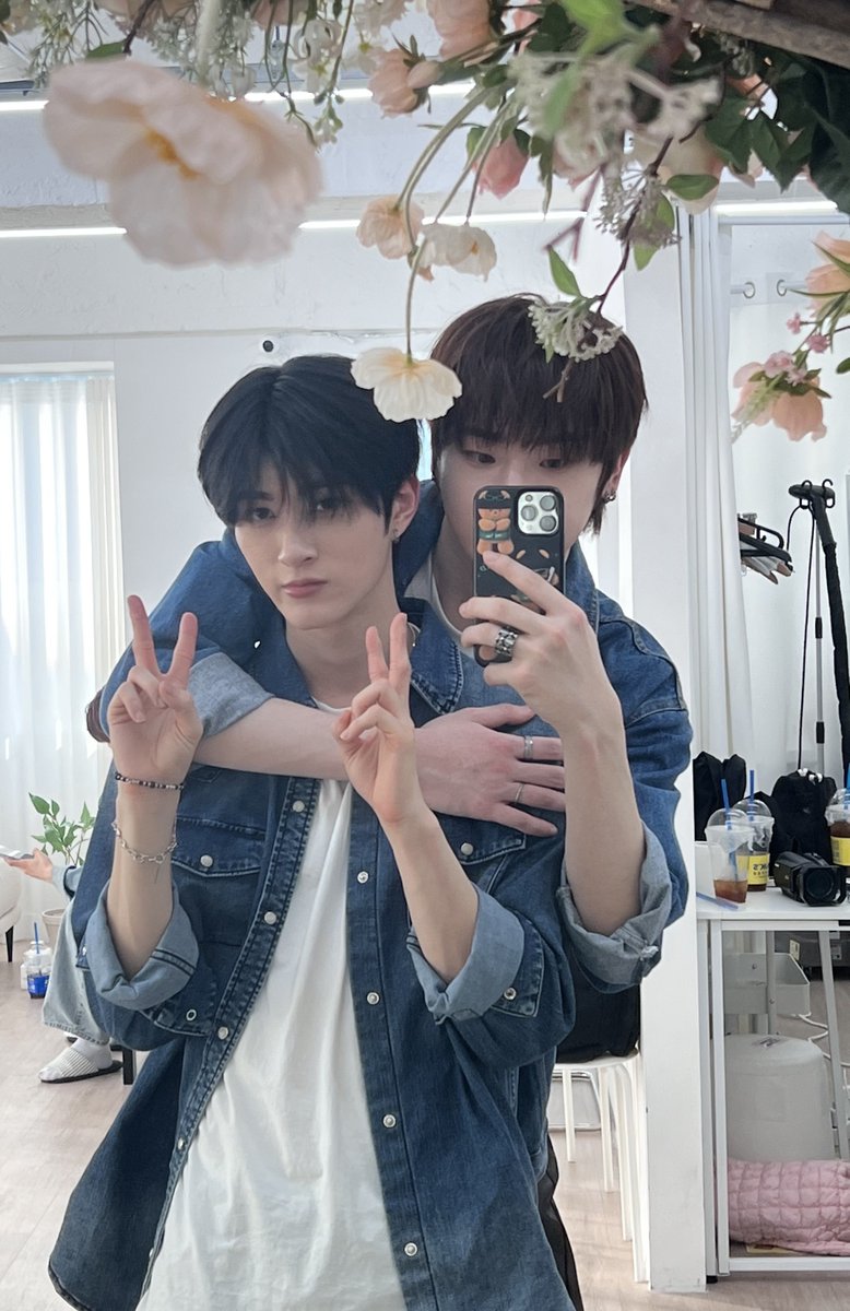 XODIAC_MEMBERS's tweet image. [#다빈] 

우리 리오 생일 축하해 🤍
연습생 생활부터 같이하면서
추억 많이 쌓았는데
앞으로 활동하면서 수백 배 더 많이
추억 쌓았으면 좋겠다 :)
생일이니까 맛있는 거 많이 먹고 늘 행복하자 우리 
사랑해 리오야 ➰🫶🏻

#XODIAC #소디엑 #DAVIN #다빈