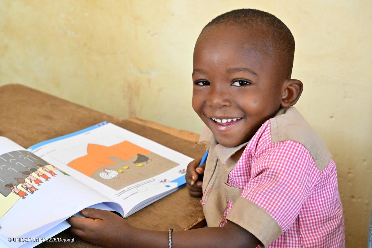 UNICEFUganda's tweet photo. On 1️⃣6️⃣ June 2024, Africa will commemorate this year's #Dayofthe #AfricanChild in Kiryandongo Refugee Settlement, #Uganda🇺🇬.
The theme for #DAC2024 is “Education for All Children in Africa: The Time is Now”
#InvestInUGchildren 📚 https://t.co/2W6aURMFVy