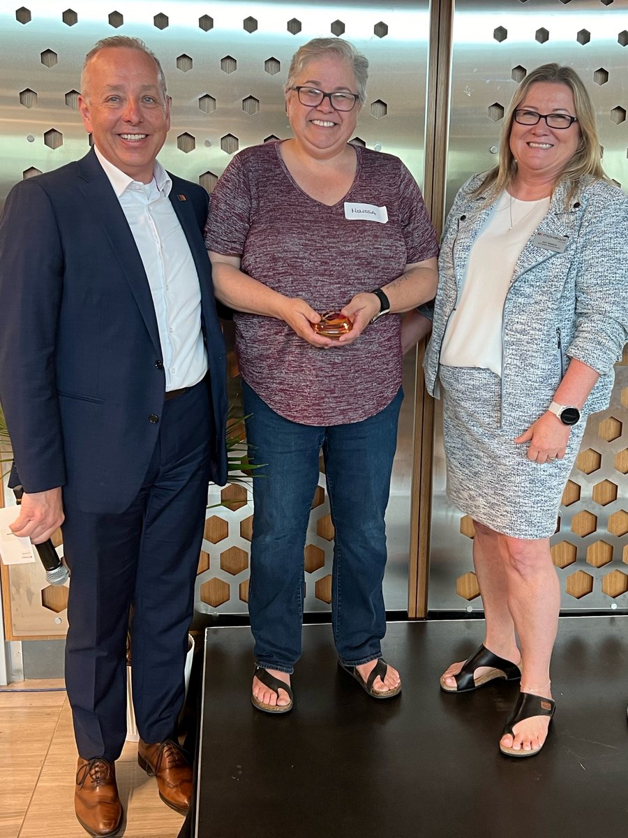 Congratulations to @mohawkcollege Everyday Hero Melissa Mellor for her dedication to students and our college community. She created additional support for students at the Campus Store during the start-up of the semester to ensure they felt welcome and well-informed.