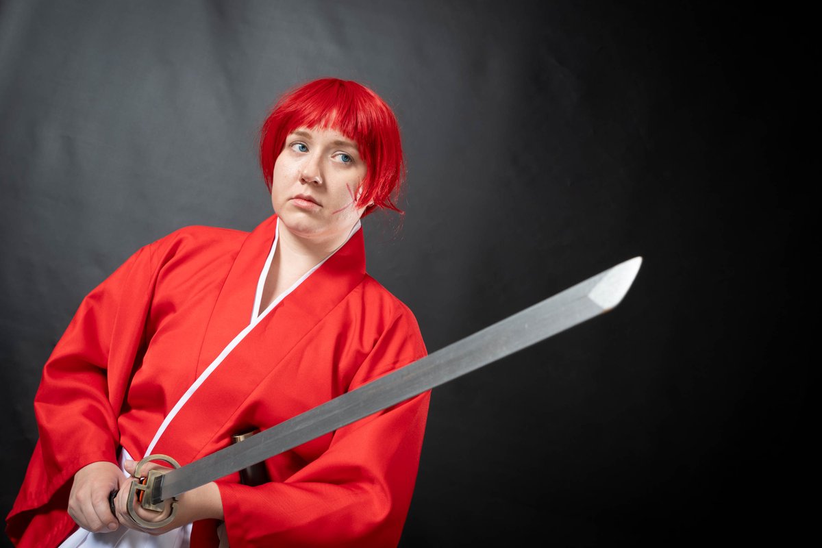 #desucon #kuvauspiste sai höyrymoottorinsa käyntiin ja tarjolla on perjantain ekat kuvat, kuvaaja <a href="/KyuuEturautti/">Kyuu Eturautti 🇫🇮🇪🇺 | Aim for optimism</a> ja löytyy tutusta paikkaa conikuvat.fi/desucon-2024/k…