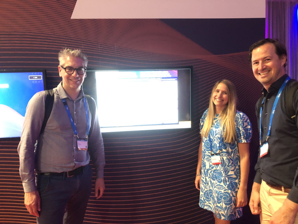 Having fun at our ePoster on preclinical drug profiling of Mantle Cell Lymphoma on #EHA24. Great job Hannah Van Steenberge and Luca Pagliaro!!