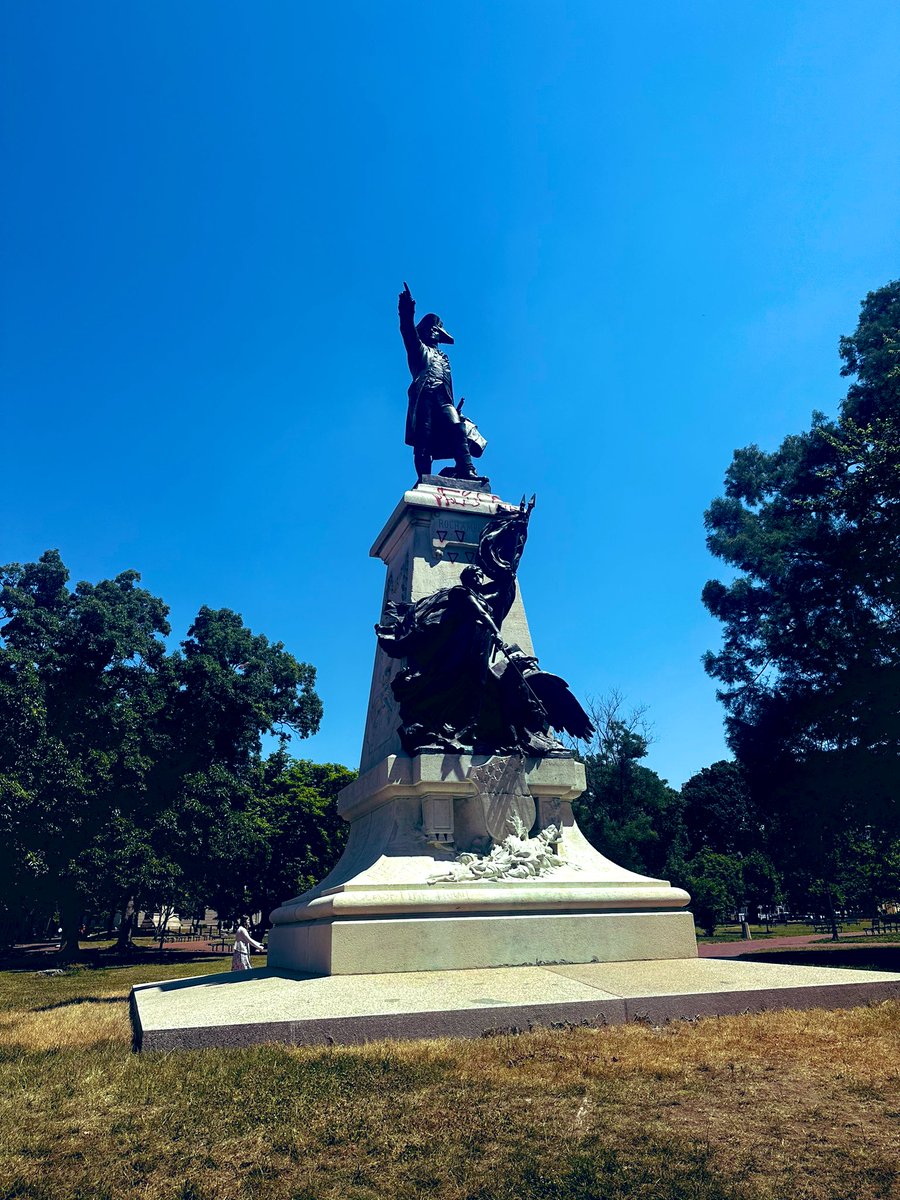 HankThomasDC's tweet image. Lafayette Park seems intentionally neglected by @usparkpolicepio as terrorist sympathizers again using Hamas symbology marked their military targets. Why can’t the U.S. Park Police protect these monuments like others in DC?
