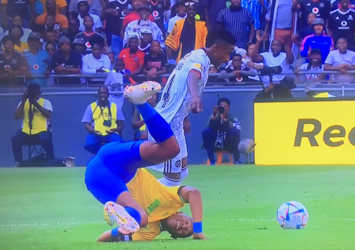 zinyolinye's tweet photo. First it was Saleng ending Jali's career.  Now Mofokeng has finished Zungu's 😭😭😭

#Orlando Pirates https://t.co/glod5exM7n