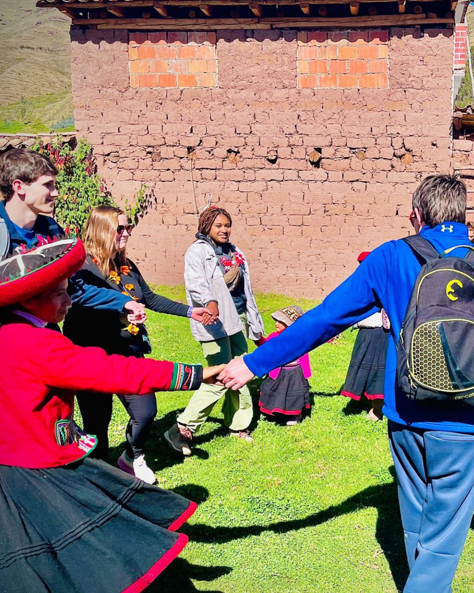 Our group from Notre Dame is on the ground in PERU! They are learning about sustainability and indigenous rights while doing service-learning projects and spending time with Quechua-speaking communities. Learn more about our programs in Peru on our site 🙌hubs.la/Q02BVBDh0