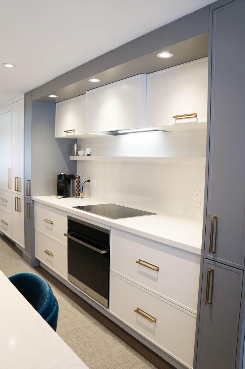 OakvilleKitchen's tweet photo. Stunning kitchen transformation in Oakville! Bright and airy vibe with sleek cabinets, luxurious quartz countertops, and high-performance appliances. A real showcase of design and functionality. https://t.co/GAvitedQhp