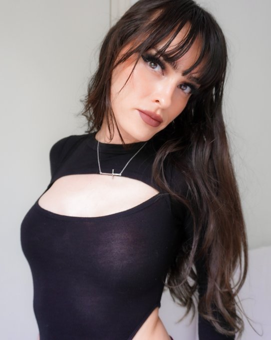 1,2 or 3? 🍓🦇 https://t.co/ADsimDoU2k<a href="/tag/mvsales"class="tags"><span>#mvsales</span></a>