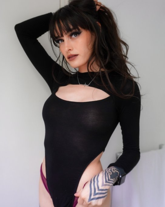 1,2 or 3? 🍓🦇 https://t.co/ADsimDoU2k<a href="/tag/mvsales"class="tags"><span>#mvsales</span></a>