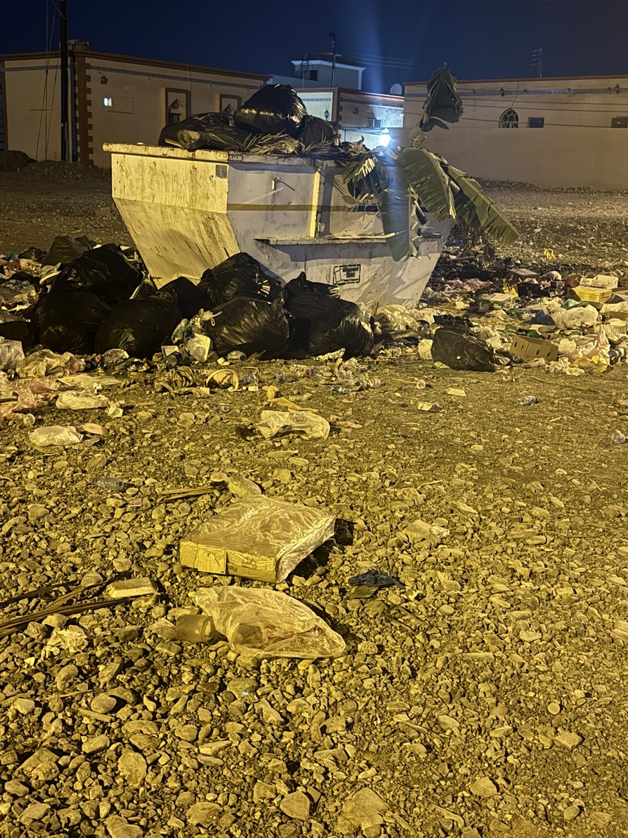 الكلام موجه إلى شركة بيئة وإحنا نعاني سنوات من زمان البلدية و الحين مع بيئة <a href="/Omanbeah/">بيئــة | be’ah</a> أنا من ولاية الخابورة منطقة الهجاري نعاني من تجمع الزباله أمام البيت وتكلمنا ولكن كأنك تكلم جدار ما نسمع غير إن شاء الله وما يهمك و أكثر من ٤٠ بيت لهم درام واحد 
أترككم مع الصور شوفوا النظافة