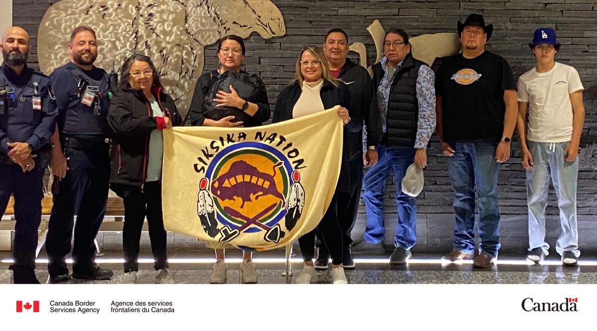 CanBorder's tweet image. On June 8, #CBSA officers at #YYC were proud to welcome home the @Siksika_Nation delegation  and their repatriated ceremonial Buffalo Woman’s Headdress. It’s our honour to facilitate the arrival of Indigenous cultural items back into Canada.
