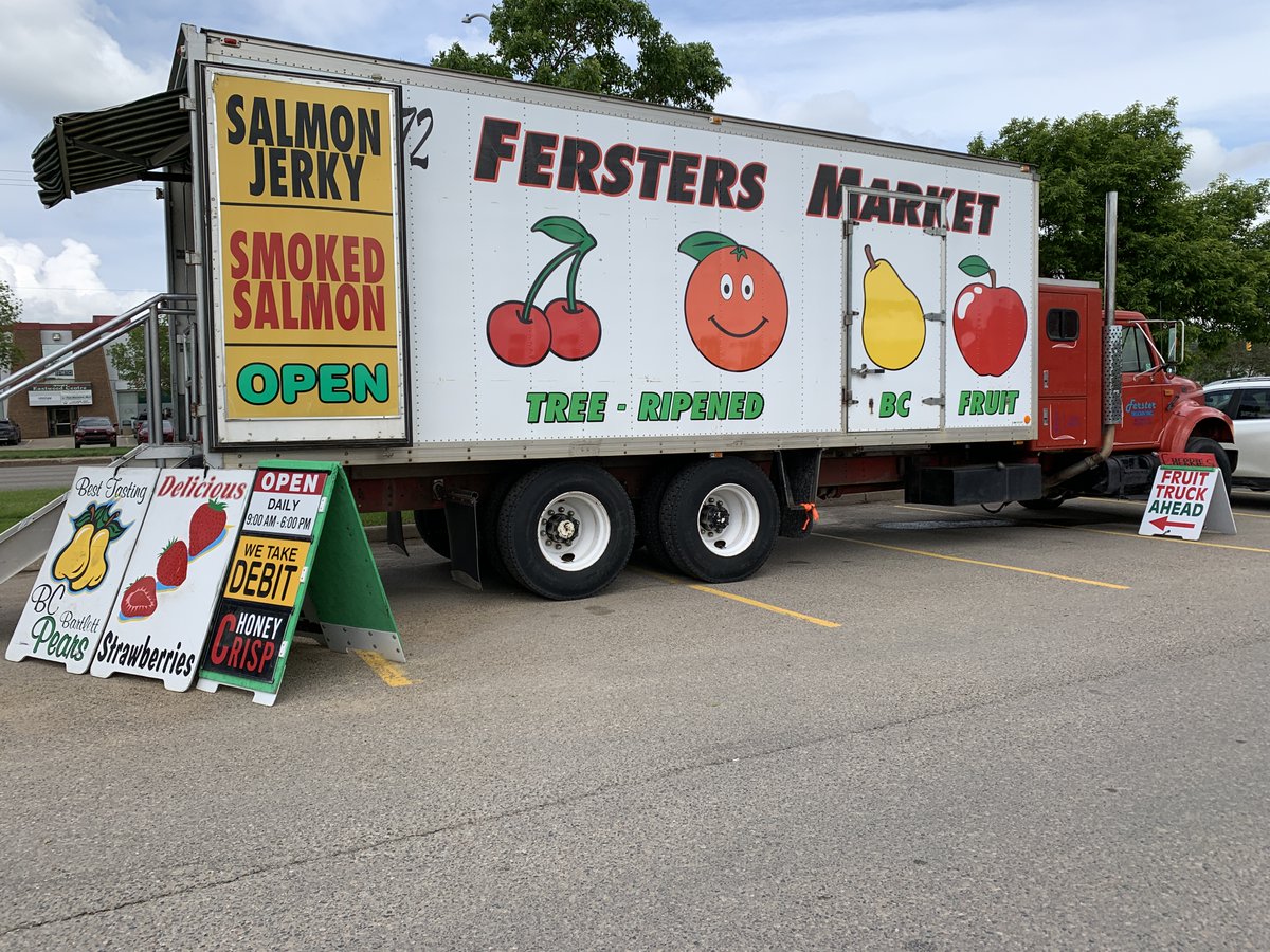 🍎Fersters Market is NOW OPEN at The Centre! Craving delicious, fresh fruit and veggies? Look no further - swing by next to Tim Horton's and stock up on all your favorites.🌽🍓 #FerstersMarket #FreshProduce #TheCentreCommunity