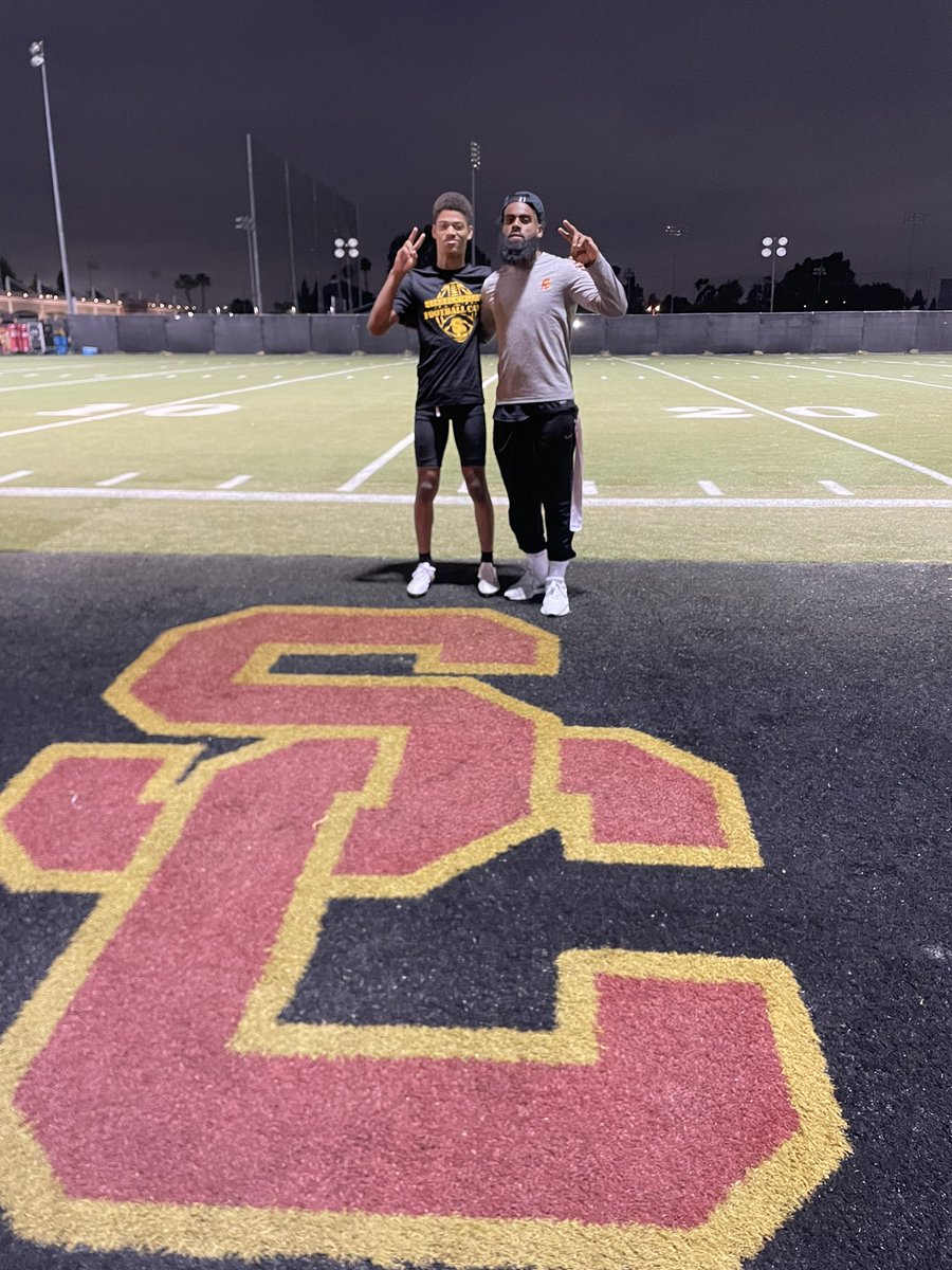 JoshGillette_2's tweet photo. Thank you @uscfb thank you Coach @Doug_Belk Coach @Bookie_44 Taylor Mays. All the insight and one on one time and work! https://t.co/wx09s8OKLJ