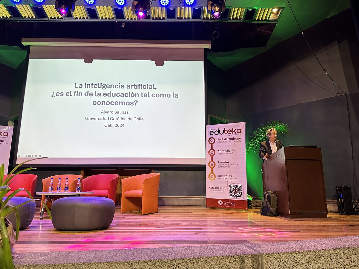 estebanpie's tweet photo. Hoy en el #EventoEduteka12 @eduteka @icesi nos acompaña el Profesor Álvaro Salinas de la @uc_chile y Director de su Observatorio de Prácticas Educativas Digitales @oped_uc con su ponencia “La IA, ¿el fin de la educación como la conocemos?”. https://t.co/JAKvnKh3DR