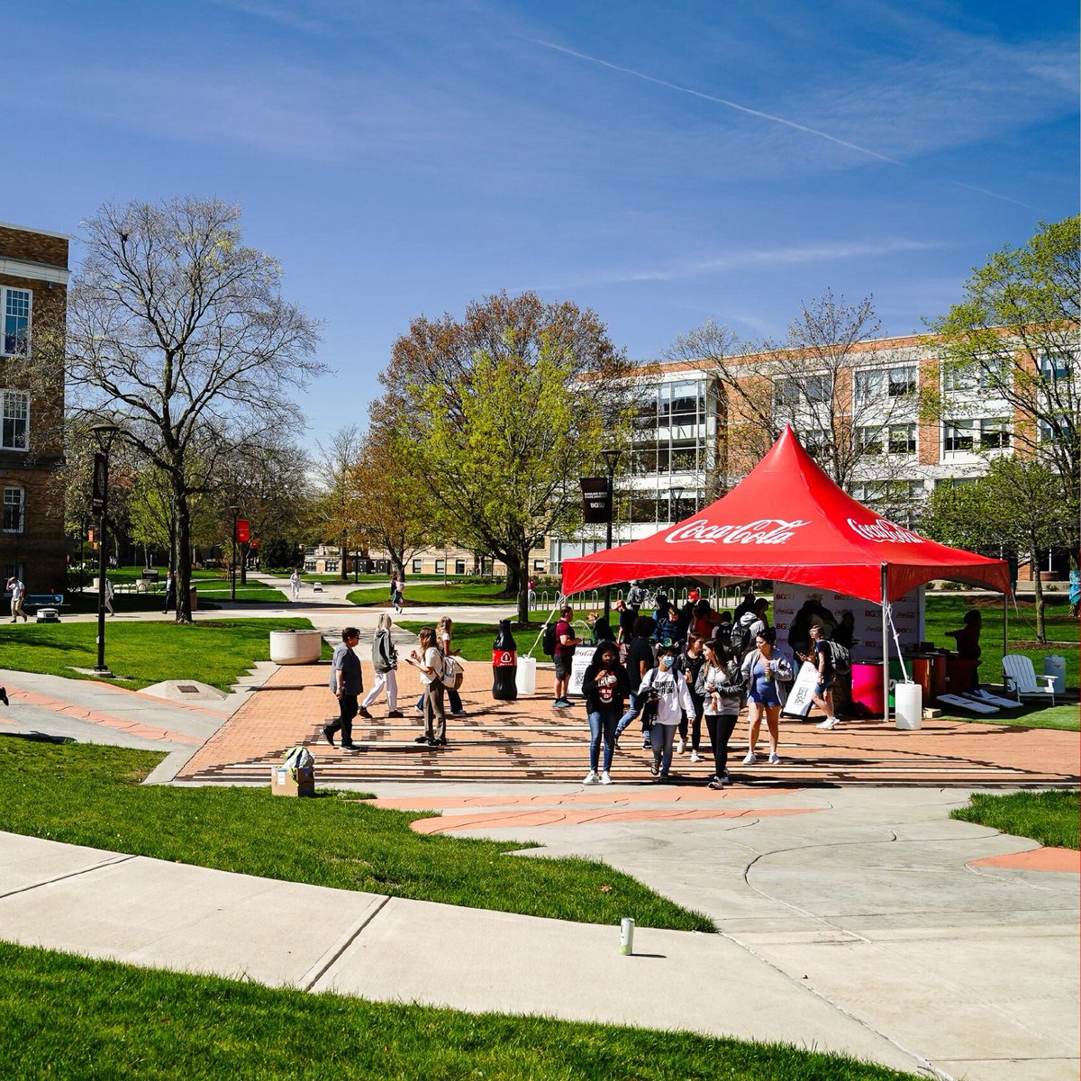 RedMoonTeam's tweet image. Red Moon Marketing assisted @CocaCola in reaching students at various colleges and universities nationwide, where our team worked tirelessly to promote their products!

#client #cocacola