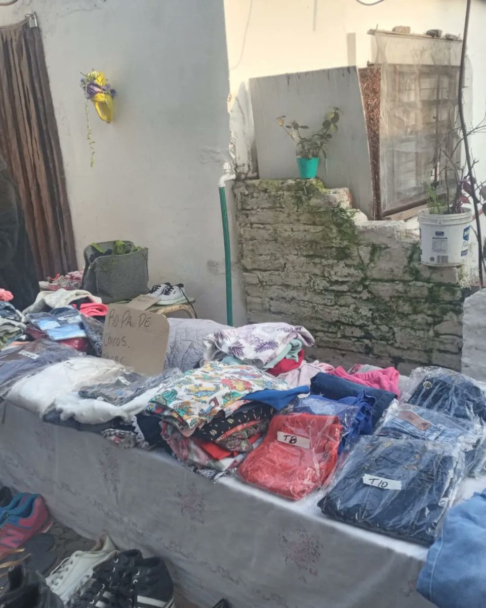 catanescuervo's tweet photo. El día martes en el marco de la Campaña de Abrigo, se llevó a cabo un roperito solidario en el Comedor "Por un futuro mejor" con donaciones que integrantes de la peña se encargaron de clasificar y entregar al comedor para realizar está actividad.

#CatanEstaEncantador https://t.co/rJGeYrijbl