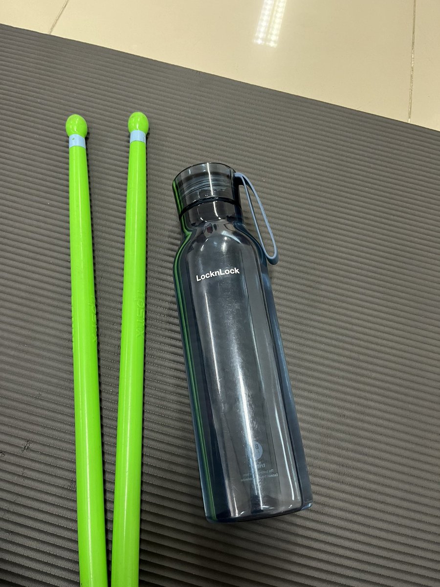 24hrsoftann's tweet photo. Aku &amp; tumblr kesayanganku ~ praktis dibawa kemana-mana, bentuk ergonomis, design simple &amp; elegant 🤩 tentunya udah BPA free &amp; ga bocor sama sekali! kapasitas 750ml cukup banget buat nemenin hari-hari kalian! 

https://t.co/0QsUbZR3hm 🛍️ https://t.co/FF06zt3efZ