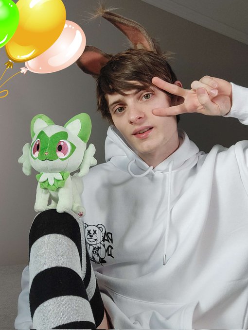 Today is my birthday ^-^ ~ Hope you all have a nice day~ (I'm an elder bunny now ;w;) https://t.co/r