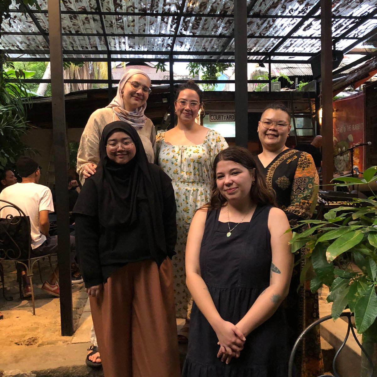 The Poetry Society has published for the first time new work by poets in the UK and Malaysia, commissioned by the Society in partnership with <a href="/my_British/">British Council MY</a>. Read the brilliant poems by <a href="/cynthiawmiller/">Cynthia Miller</a> <a href="/qurratulain95/">Qurratul 'Ain</a> <a href="/kullehcruz/">kulleh Grasi</a>  @ninamingya here poetrysociety.org.uk/projects/briti…