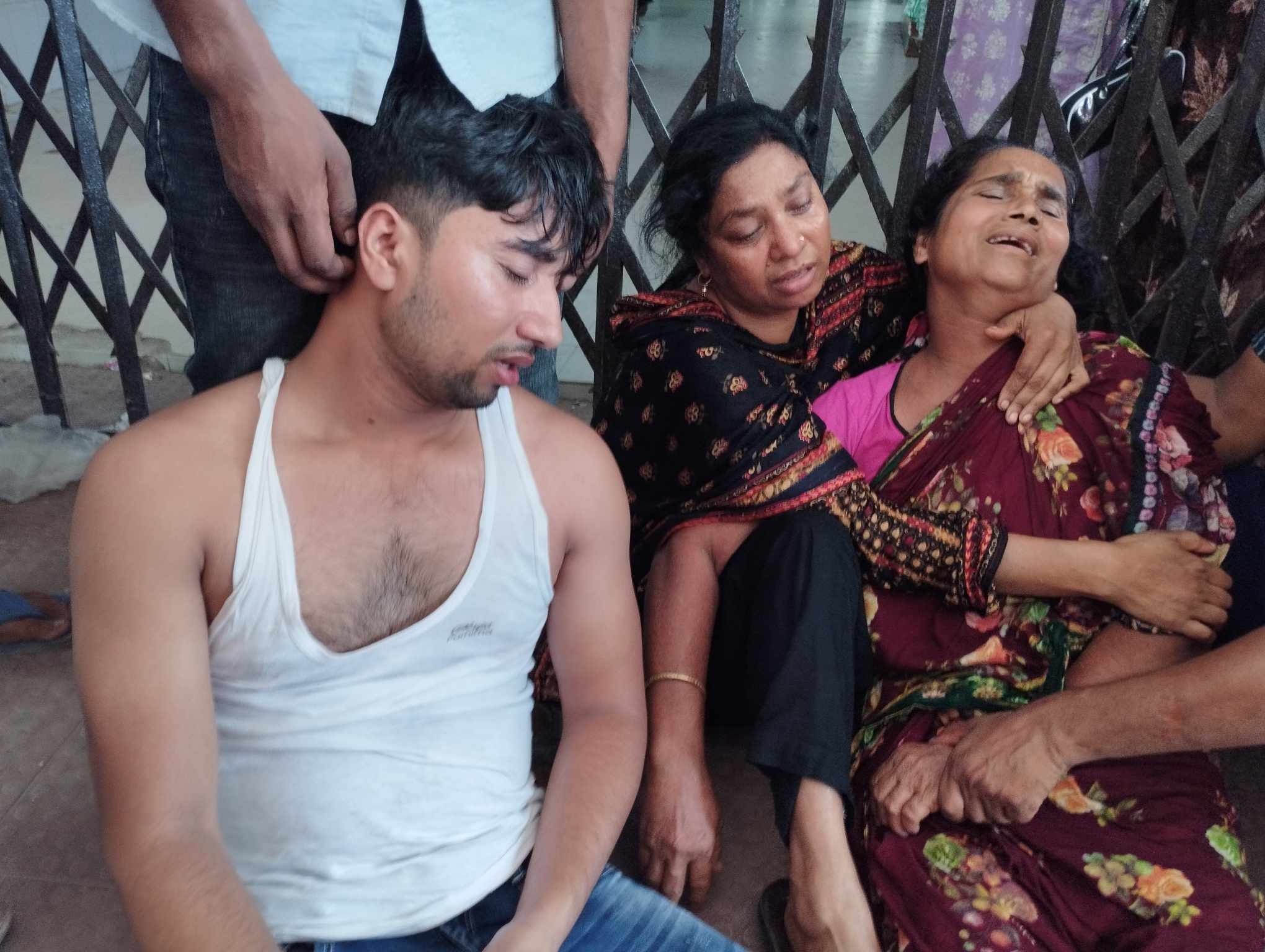 নড়াইলের হাওয়াইখালি ব্রিজে মোটরসাইকেল দুর্ঘটনায় কিশোর নিহত