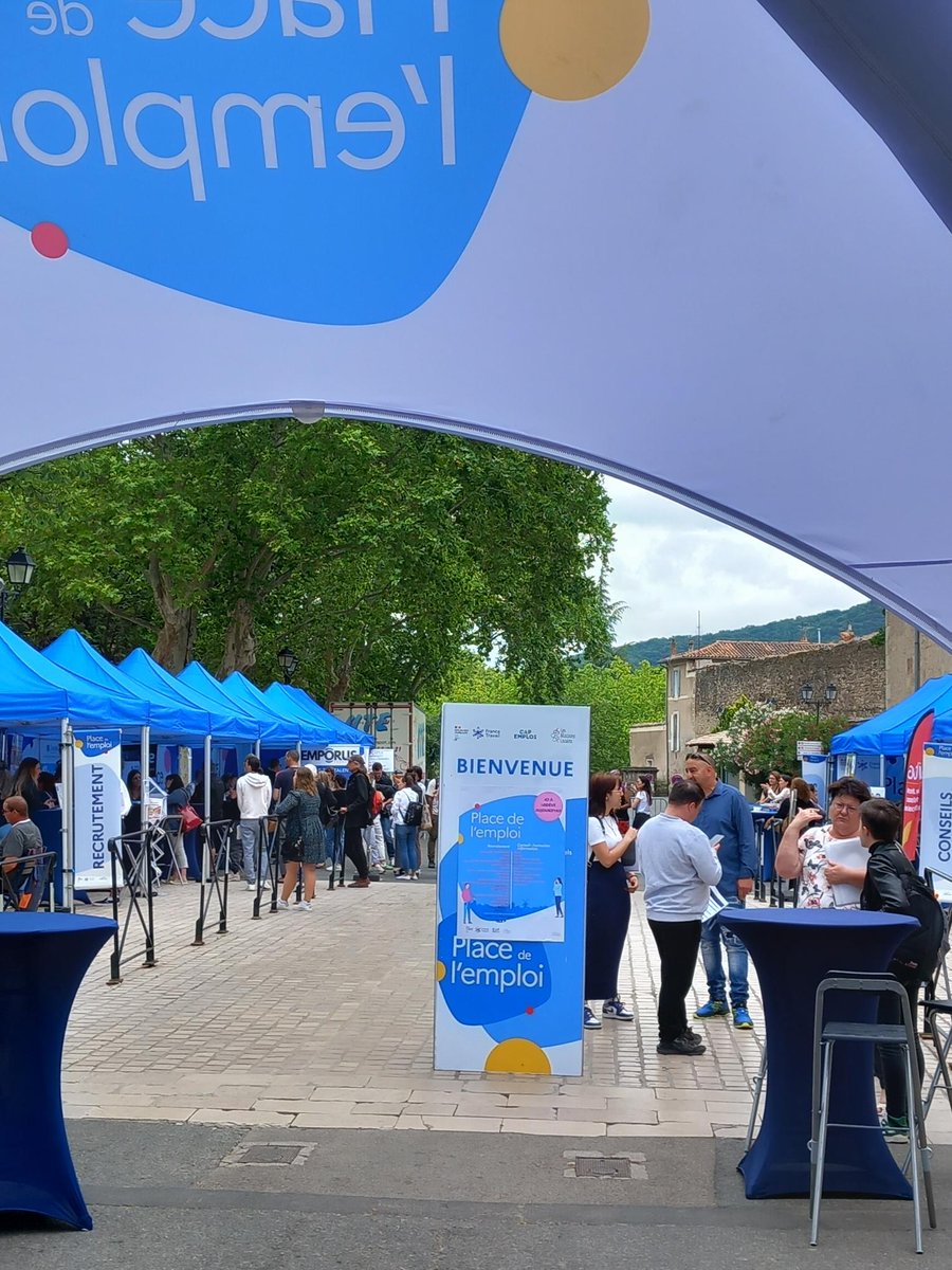 Place de l'emploi #AvecFranceTravail 👉C'est à Lodève, dans l'Hérault, que l'#emploi a trouvé sa Place aujourd'hui et qu'une vingtaine d'entreprises de différents secteurs sont mobilisées pour trouver leurs futurs collaborateurs. <a href="/PSoursou/">Philippe Soursou</a> @CelineChauvet_ <a href="/ccarol_emploi/">Christophe Carol</a>