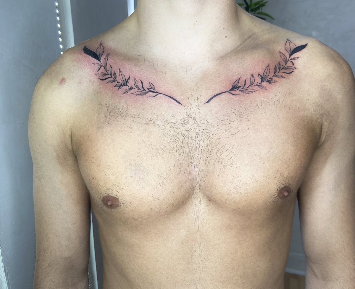 aetherettt's tweet photo. Je poste jamais ici mais bon faut une première fois à tout ! 

Hello moi c’est Léa, apprentie tatoueuse ✨ 

Voici les derniers tattoo et entraînement que j’ai réalisé 😌 

J’vous laisse mon IG : AeLeatattoo 

Et vous fais plein de bisous ✨ https://t.co/Dg42qNLPky