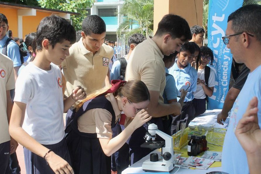 mineducacion_ve's tweet photo. ¡Educación de calidad!

Desde el L.N. Alberto A. Torrealba, Barinas, realizamos la Expoferia Oportunidades de Estudio 2024 para orientar a los/as jóvenes sobre las carreras profesionales que están a su disposición en las universidades del país.

#VenezuelaPotencia
@NicolasMaduro https://t.co/pe8Cx15I0x