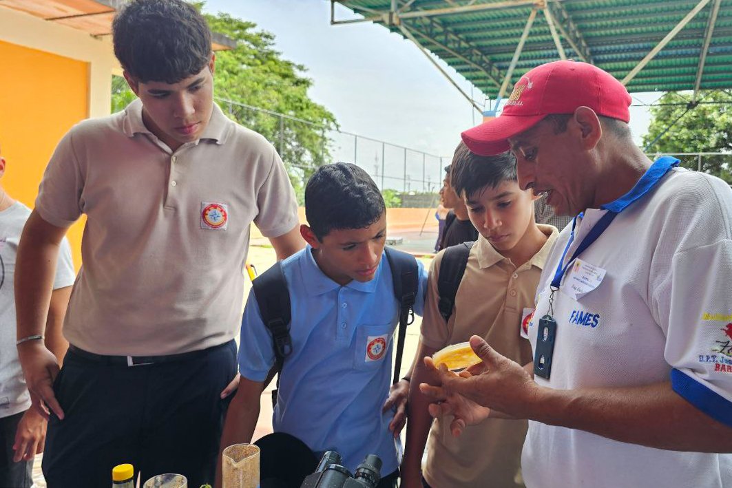 mineducacion_ve's tweet photo. ¡Educación de calidad!

Desde el L.N. Alberto A. Torrealba, Barinas, realizamos la Expoferia Oportunidades de Estudio 2024 para orientar a los/as jóvenes sobre las carreras profesionales que están a su disposición en las universidades del país.

#VenezuelaPotencia
@NicolasMaduro https://t.co/pe8Cx15I0x