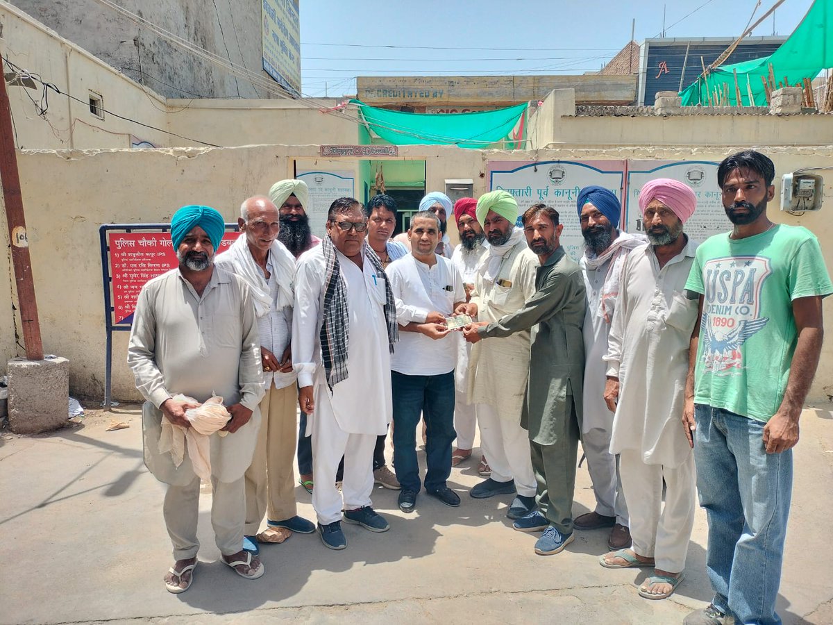 ComradeFagoria's tweet photo. डबवाली में @HaryanaCitu के साथी विजय सिंह ने गत दिनों शहर में एक भवन का निर्माण किया था जिसकी मजदूरी तीन लाख के लगभग बनी थी। मकान मालिक ने अकारण विजय सिंह के तीस हजार रूपए रोक लिए जिसके बाद पीड़ित ने चौकी में प्राथमिक सूचना दर्ज करवाई। आज विजय सिंह के तीस हजार रूपए दिलवा दिए है। https://t.co/HC8zm9zqD1