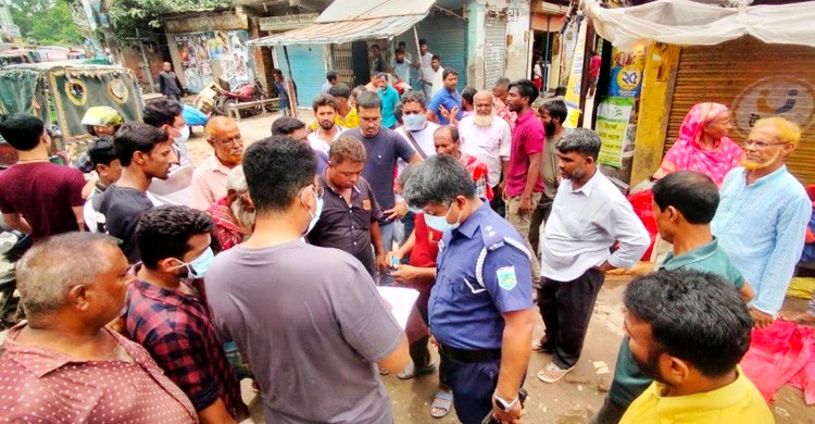নওগাঁয় পচা মাংস বিক্রি করায় ব্যবসায়ীকে জরিমানা