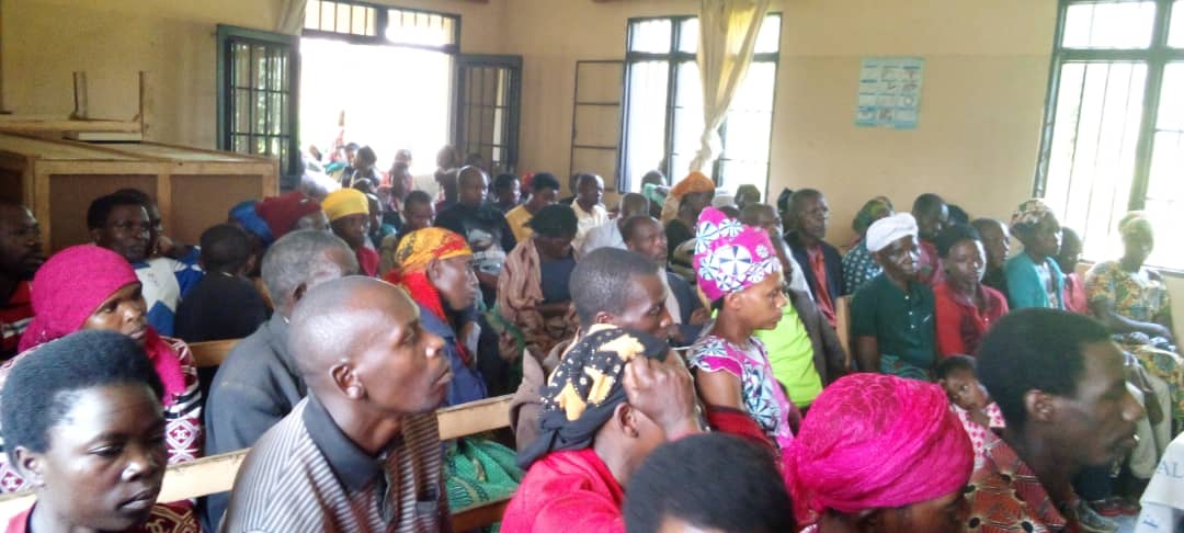 Kubufatanye bwa CNF ,Amadini n'Amatorero  muri <a href="/RusiziDistrict/">Rusizi District</a> hari guhugurwa imiryango ibanye mu makimbirane  mu  rwego rwo gukomeza  kubaka Umuryango Ushoboye kandi Utekanye(UUU)
<a href="/KamanziJackline/">Jackline Kamanzi</a> ,<a href="/RwandaGender/">Ministry of Gender & Family Promotion | Rwanda</a> ,<a href="/RwandaWomen/">National Women's Council</a> ,<a href="/RwandaWest/">Western Province I Rwanda</a> <a href="/cnfwest96851/">CNFWEST</a> ,<a href="/DrKibiriga/">Dr. ANICET KIBIRIGA</a>